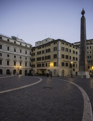Roma, Piazza Montecitorio, Colonna Palace Hotel